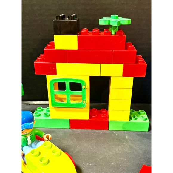 Lego Duplo #5506 preschool building 71 blocks 
Incomplete extra’s stacking tote - Picture 2 of 7